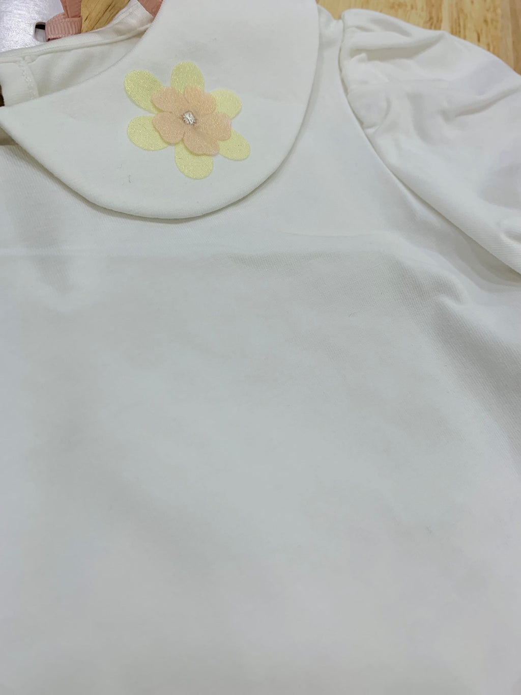 CASSIE 3D FLOWER COLLAR BABY TOP - t-shirt - Angel's face