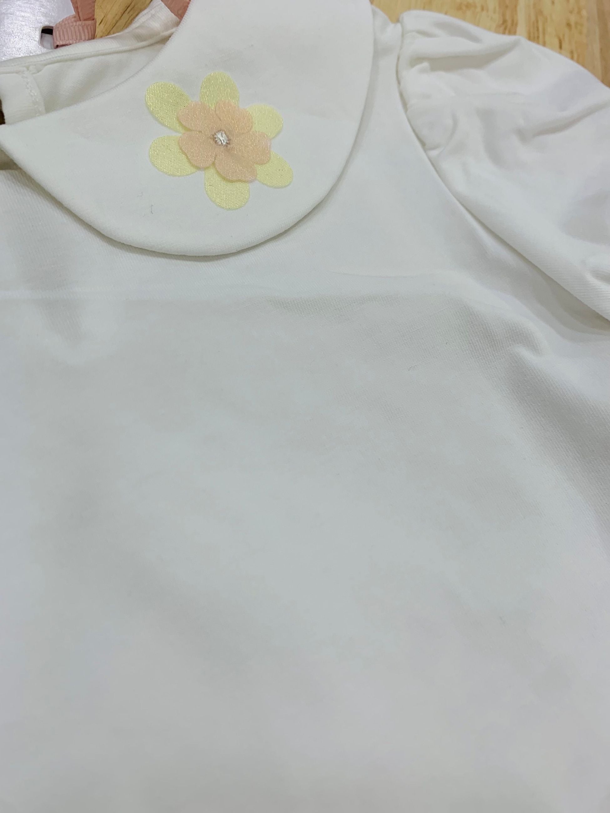 CASSIE 3D FLOWER COLLAR BABY TOP - t-shirt - Angel's face