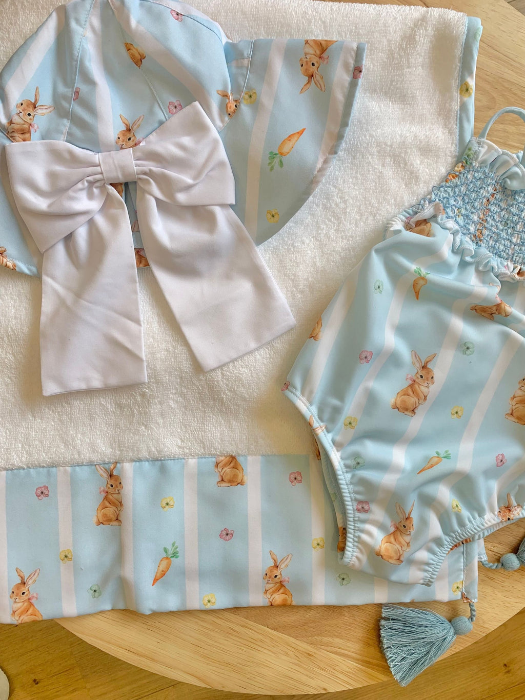 BEACH TOWEL RABBIT BLUE -  - maia pata